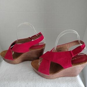 Mark & Maddux Women's Red Wedge Criss/Cross Shoe Sz 8 1/2
